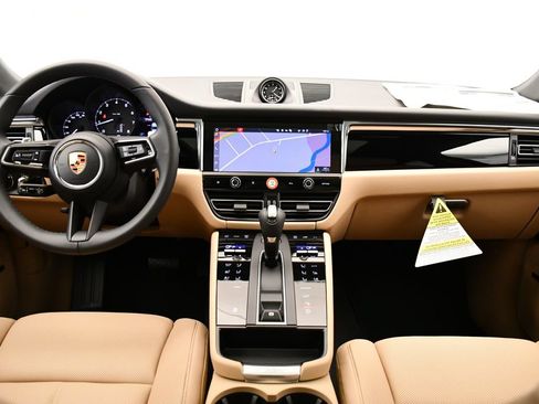 Certified 2026 Porsche Macan AWD/4WD image 23