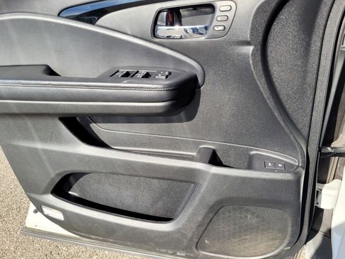 Used 2021 Honda Pilot Touring image 23