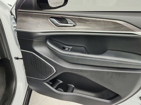 Used 2022 Jeep Grand Cherokee L Limited image 25