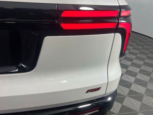 Used 2024 Chevrolet Traverse RS image 16