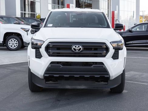 Certified 2024 Toyota Tacoma SR AWD/4WD image 2
