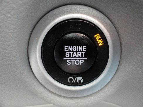 Used 2021 Chrysler Pacifica Touring-L image 36