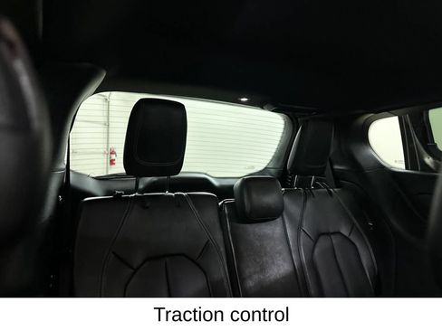 Used 2025 Chrysler Pacifica Select FWD image 28