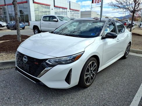 Used 2024 Nissan Sentra SR w/ SR Premium Package image 4