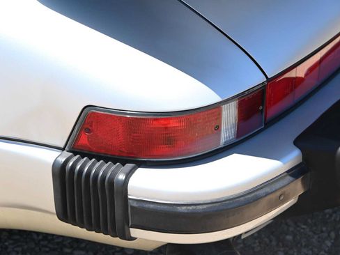 Used 1987 Porsche 911 Carrera RWD image 8