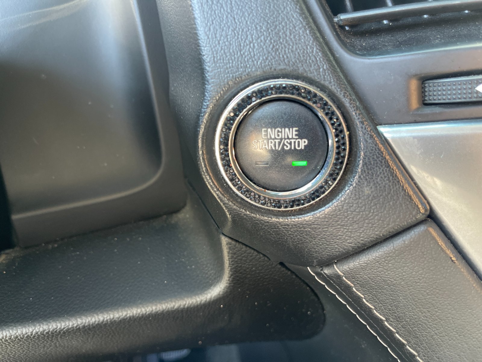 Used 2018 Chevrolet Suburban Premier AWD/4WD image 30