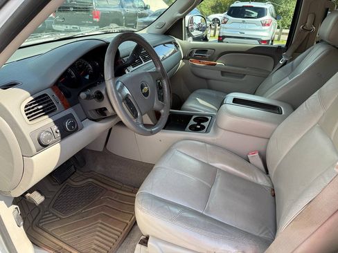 Used 2011 Chevrolet Avalanche LT w/ Luxury Package AWD/4WD image 12