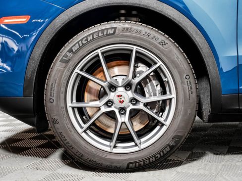 Certified 2024 Porsche Cayenne AWD/4WD image 13