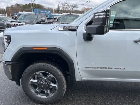 New 2026 GMC Sierra 3500 SLT image 9