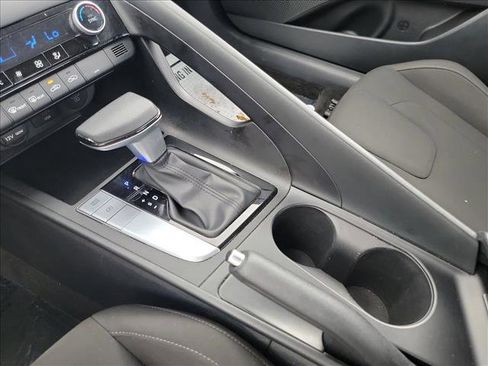 Used 2024 Hyundai Elantra SEL image 20