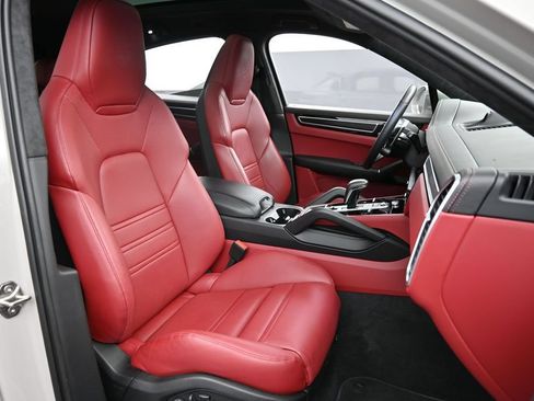 Certified 2023 Porsche Cayenne GTS AWD/4WD image 30