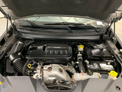 Used 2019 Jeep Cherokee Limited AWD/4WD image 32