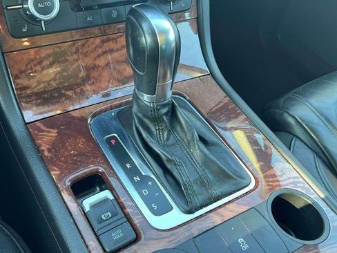 Used 2011 Volkswagen Touareg VR6 image 24