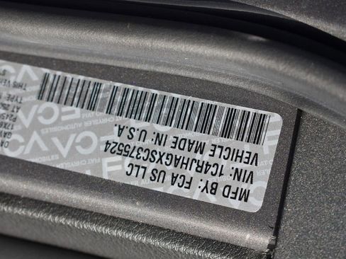 New 2025 Jeep Grand Cherokee Laredo w/ Luxury Tech Group I image 35