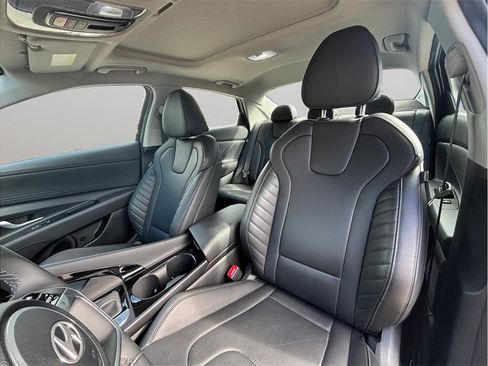 Used 2025 Hyundai Elantra Limited FWD image 20