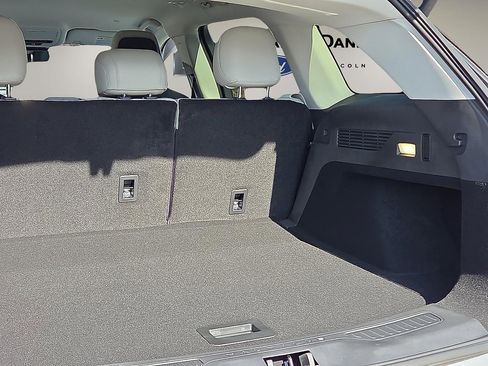 New 2026 Lincoln Nautilus Premier image 9