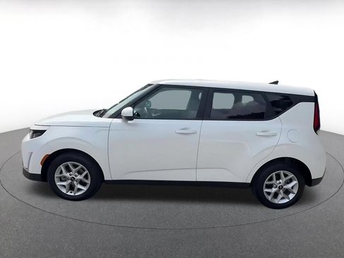 Used 2025 Kia Soul LX w/ LX Technology Package FWD image 8