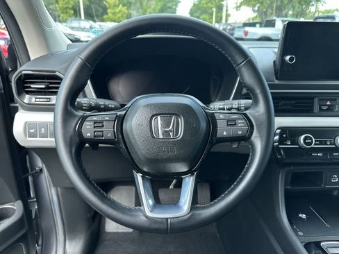 Used 2025 Honda Pilot EX-L image 17