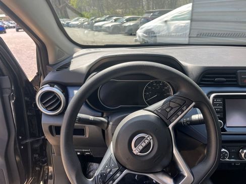 Used 2025 Nissan Versa SV FWD image 29