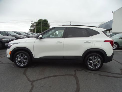 Used 2024 Kia Seltos S image 3