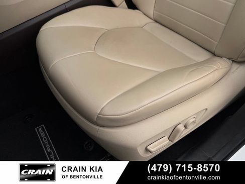 Used 2022 Toyota Highlander XLE FWD image 22