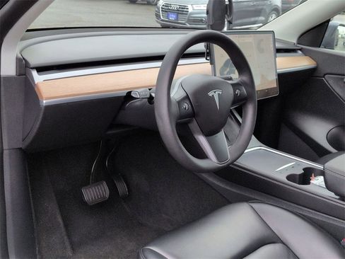Used 2021 Tesla Model Y Long Range image 11