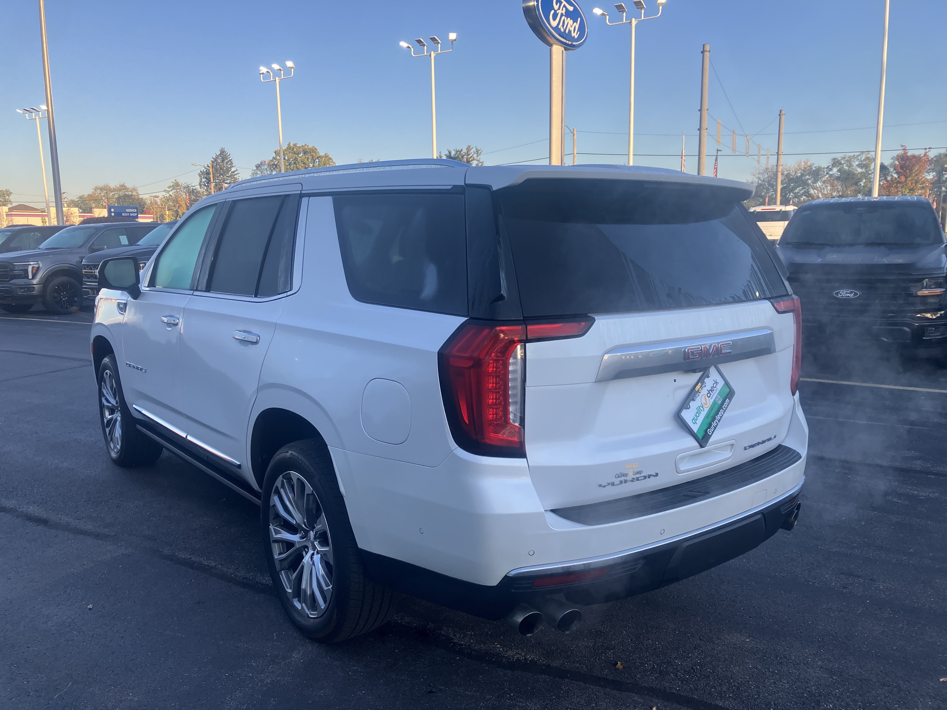 Used 2023 GMC Yukon Denali w/ Advanced Technology Package AWD/4WD image 5