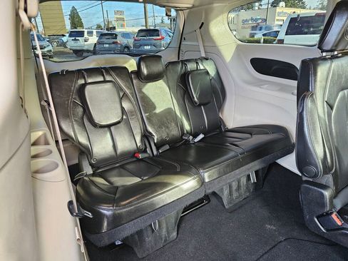 Used 2021 Chrysler Voyager Lxi image 16