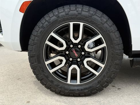 Used 2023 GMC Yukon XL AT4 w/ AT4 Premium Package AWD/4WD image 12