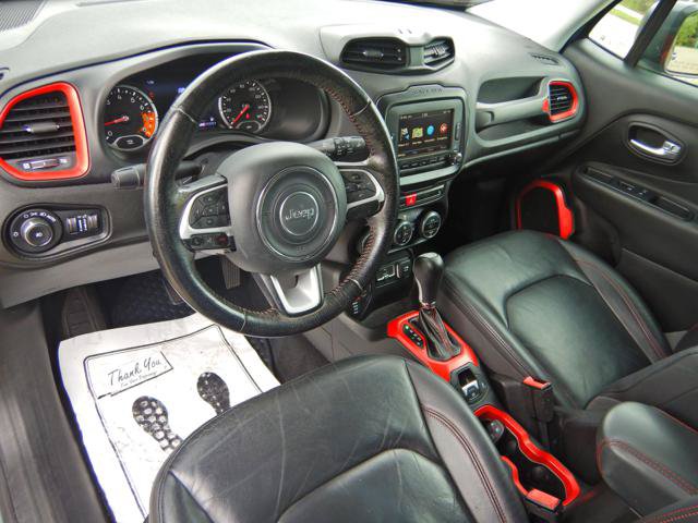 Used 2016 Jeep Renegade Trailhawk w/ Premium Trailhawk Package AWD/4WD image 11