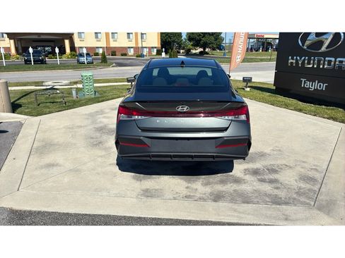 Certified 2025 Hyundai Elantra Sport FWD image 4