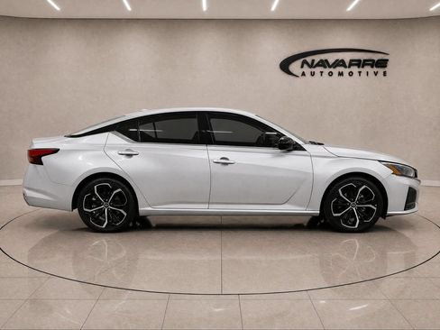 Used 2024 Nissan Altima 2.5 SR FWD image 8