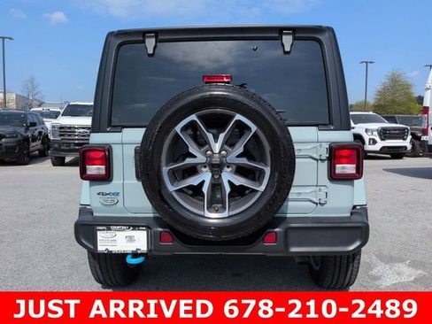 Used 2024 Jeep Wrangler Unlimited image 5