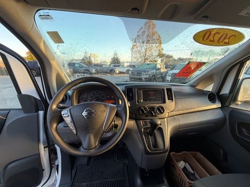 Certified 2020 Nissan NV200 S image 17