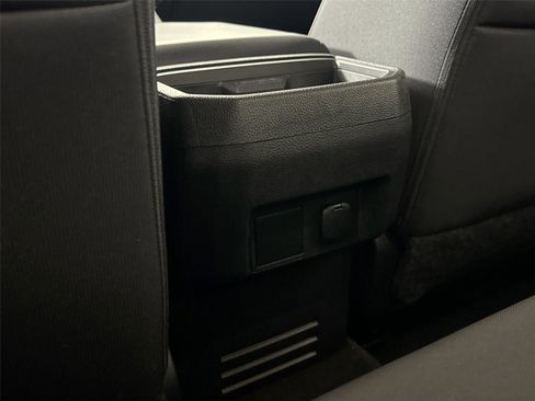 Certified 2024 Toyota Tacoma SR5 AWD/4WD image 34