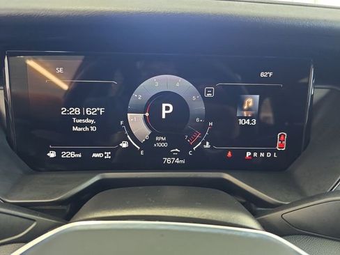 Used 2025 GMC Acadia Elevation image 17