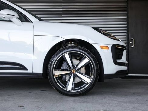 Certified 2026 Porsche Macan AWD/4WD image 15