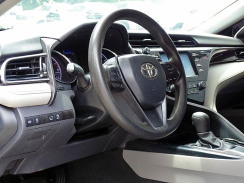 Used 2019 Toyota Camry LE FWD image 14