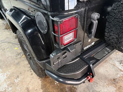 Used 2017 Jeep Wrangler Unlimited Sahara image 26