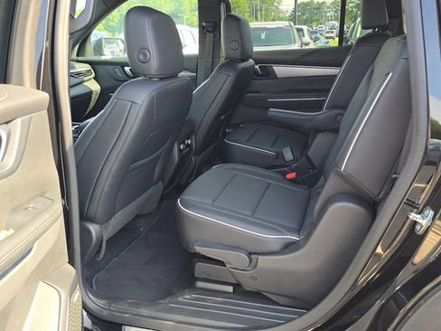Used 2025 Buick Enclave Preferred FWD image 10