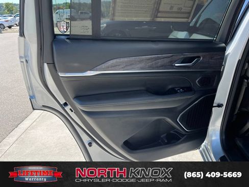 Used 2024 Jeep Grand Cherokee L Overland w/ Advanced Protech Group III AWD/4WD image 19