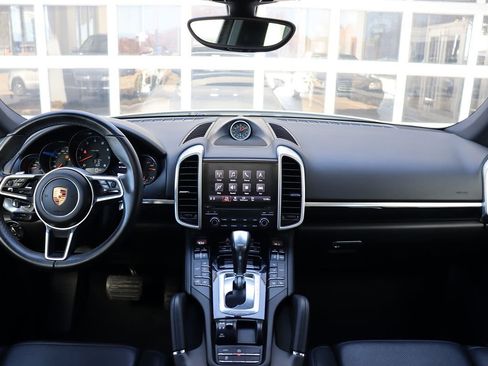 Used 2018 Porsche Cayenne Platinum Edition image 12