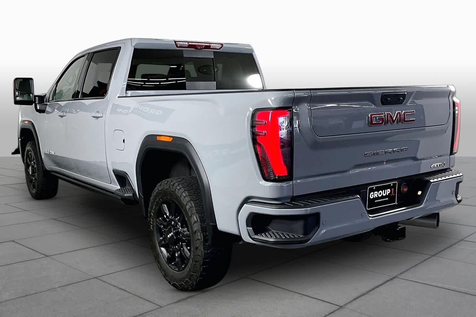 Used 2024 GMC Sierra 2500 AT4 w/ AT4 Premium Plus Package AWD/4WD image 11