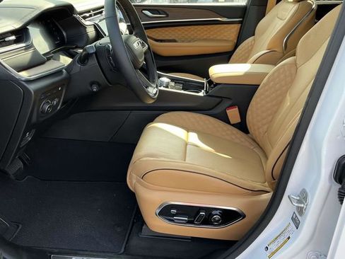 New 2024 Jeep Grand Cherokee Summit w/ Luxury Tech Group V image 11