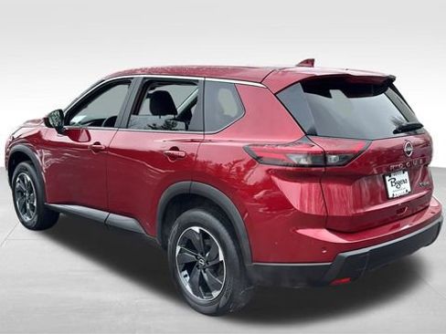 Used 2024 Nissan Rogue SV image 8