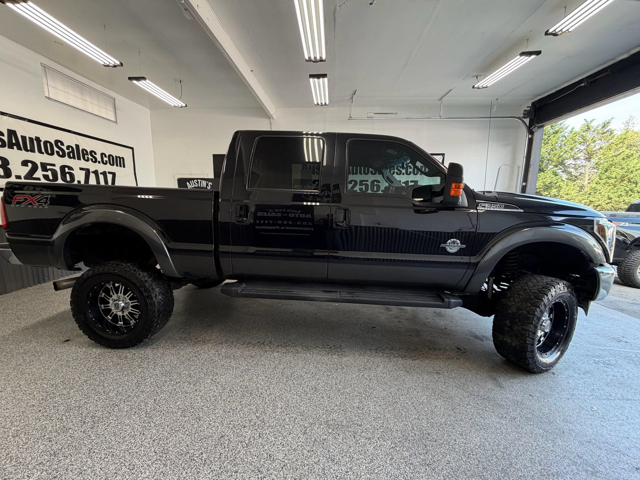 Used 2015 Ford F350 Lariat w/ Lariat Ultimate Package AWD/4WD image 2