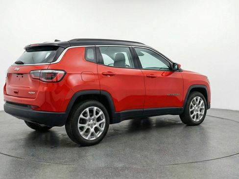 Used 2025 Jeep Compass Limited image 9