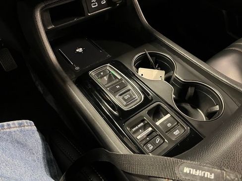 Used 2025 Honda Pilot TrailSport image 29