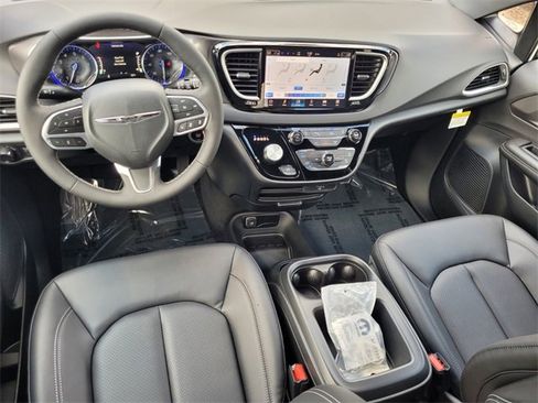 New 2026 Chrysler Voyager LX image 9