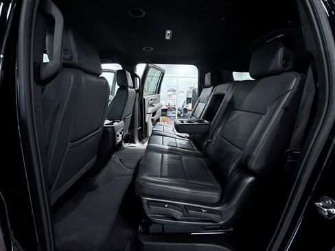 Used 2025 Chevrolet Suburban Z71 AWD/4WD image 12